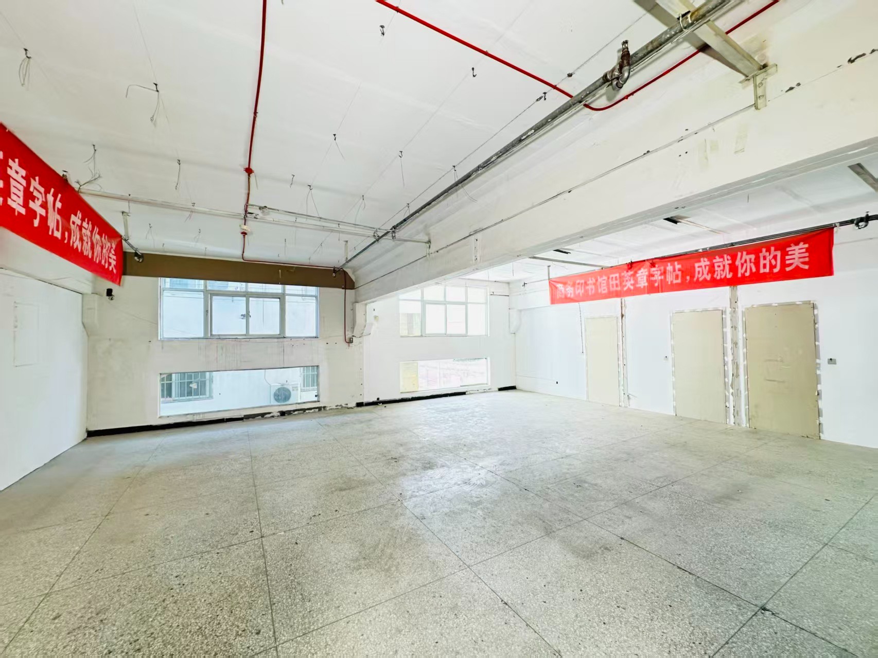 祁连路重点吸引人工智能应用、数字经济、电商直播、智能制造服务、软件开发、科技创新企业及创业团队入驻